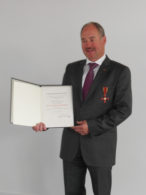 Bundesverdienstkreuz am Bande